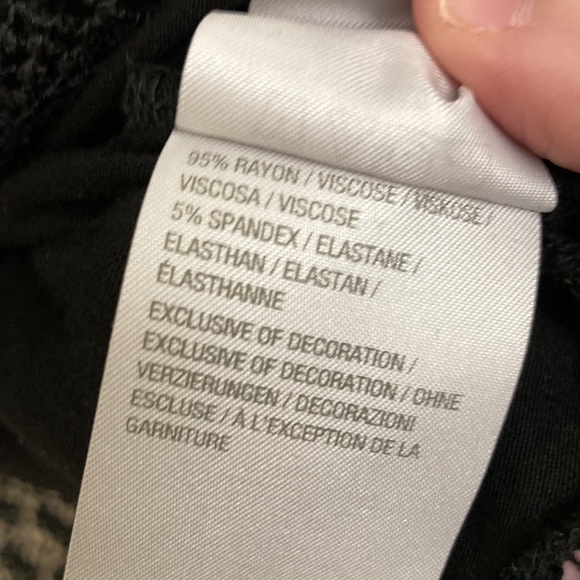 LOGO Black Tunic Tee Long Sleeve with Sharkbite Hi-Low Lace Hem 1X - Picture 6 of 7